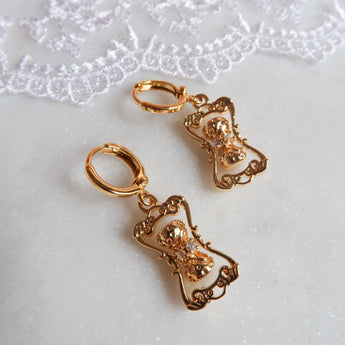 Gold hourglass earrings